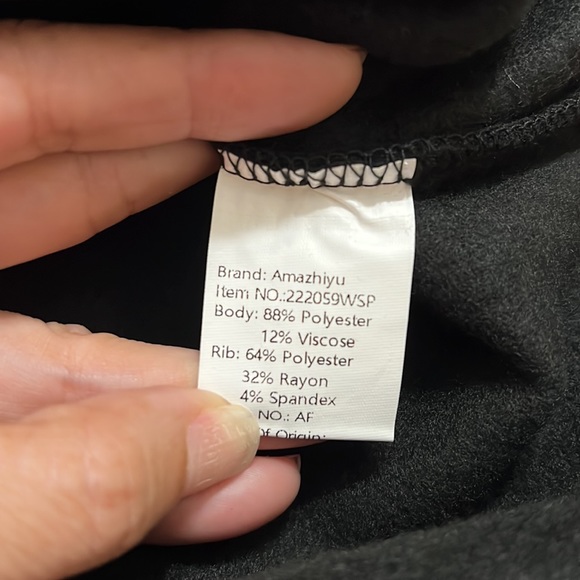 Amazhiyu Women's Cropped Hoodie - Picture 5 of 9